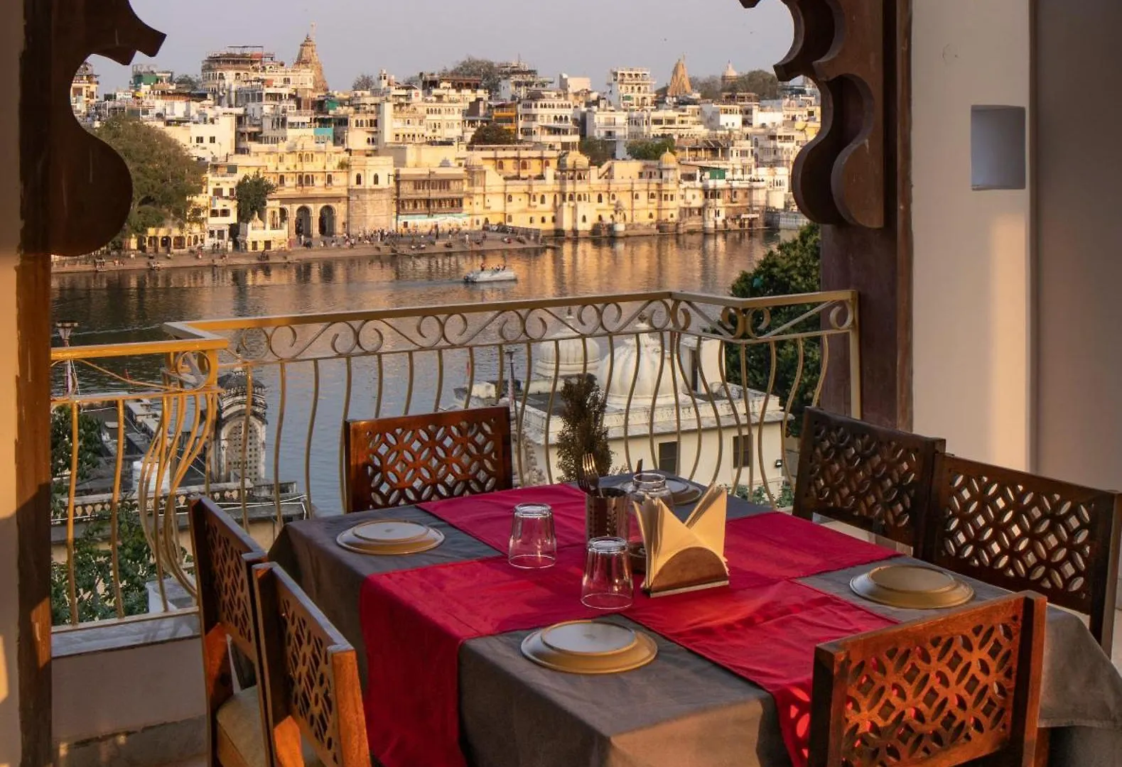 Dera Pichola- A Lake Facing Boutique Hotel Udaipur India